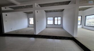 A louer : locaux commerciaux de 12 m² au 1er étage, en bord de route à Andravoahangy