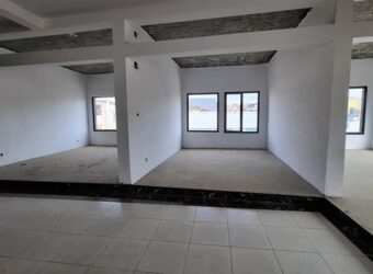A louer : locaux commerciaux de 12 m² au 1er étage, en bord de route à Andravoahangy