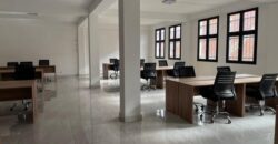 A louer local professionnel sécurisé de 120 m² avec parking à Antanimena