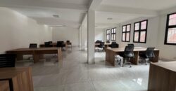 A louer local professionnel sécurisé de 120 m² avec parking à Antanimena