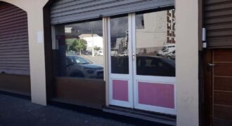 A louer local commercial avec parking au centre ville du Port