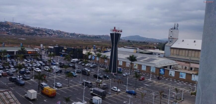 A louer des locaux à usage commercial et professionnel situé au coeur d’un centre commercial dynamique à la Digue