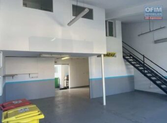 A louer un local commercial de 96 m2 avec une excellente visibilité situé à L’Etang Salé