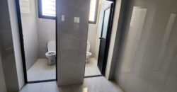 A louer local professionnel neuf de standing de 230 m2 avec parking spacieux situé entre Andranomena et Ambohibao.