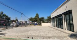 A louer local professionnel neuf de standing de 230 m2 avec parking spacieux situé entre Andranomena et Ambohibao.