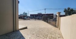 A louer local professionnel neuf de standing de 230 m2 avec parking spacieux situé entre Andranomena et Ambohibao.