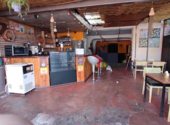 A louer un local commercial de 80m2 avec parking en plein centre d’ivandry