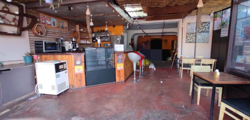 A louer un local commercial de 80m2 avec parking en plein centre d’ivandry