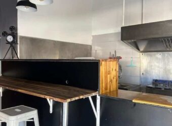 A louer un local commercial de 35 m2 situé en plein centre-ville Saint Pierre