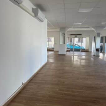 A louer un local commercial/professionnel de 175 m2 situé en plein centre-ville de Saint Pierre