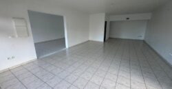 A louer un local commercial ou professionnel de 83 m2 situé dans un quartier dynamique au Tampon 14 ème