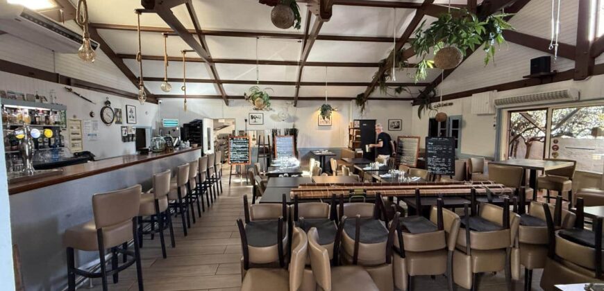 À vendre restaurant traditionnel avec murs et fonds situé en plein cœur de la ville du Port