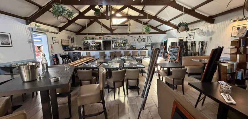 À vendre restaurant traditionnel avec murs et fonds situé en plein cœur de la ville du Port