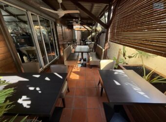 À vendre restaurant traditionnel avec murs et fonds situé en plein cœur de la ville du Port