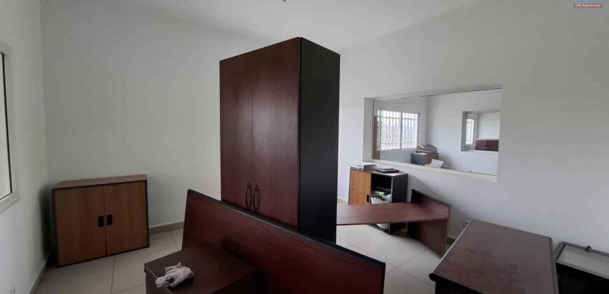 A louer deux bureaux de 150,80 m² chacun situés au 3e étage d’un immeuble professionnel à Ambolokandrina