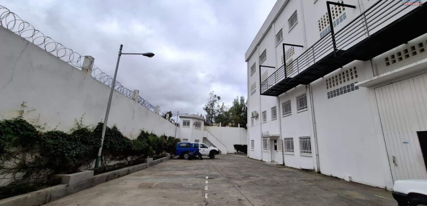 A louer deux bureaux de 150,80 m² chacun situés au 3e étage d’un immeuble professionnel à Ambolokandrina