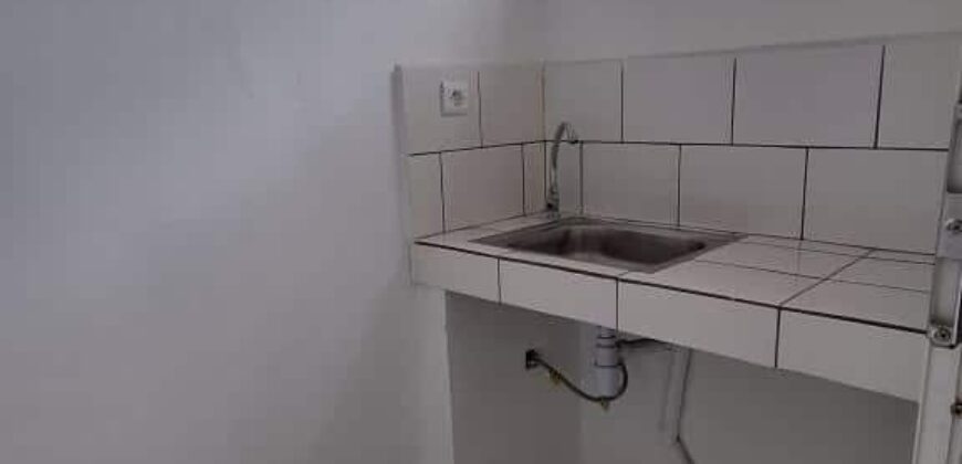 A louer deux bureaux professionnels de 105,25 m² avec parking à Ambolokandrina