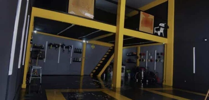 A vendre un fonds de commerce de 300m2 sur un terrain de 700m2 avec parking à By Pass