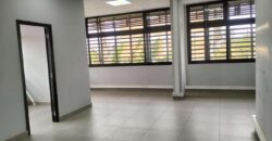 A louer un local professionnel de 508m2 avec parking à Ankorondrano