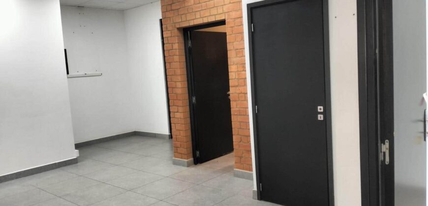 A louer un local professionnel de 508m2 avec parking à Ankorondrano