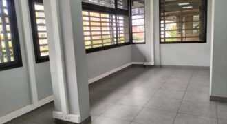 A louer un local professionnel de 508m2 avec parking à Ankorondrano