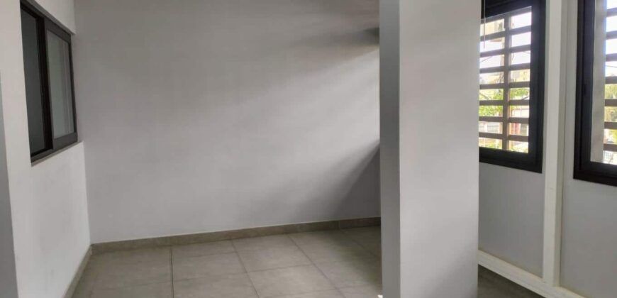 A louer un local professionnel de 508m2 avec parking à Ankorondrano
