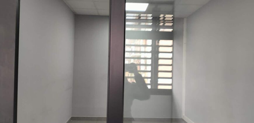 A louer un local professionnel de 508m2 avec parking à Ankorondrano