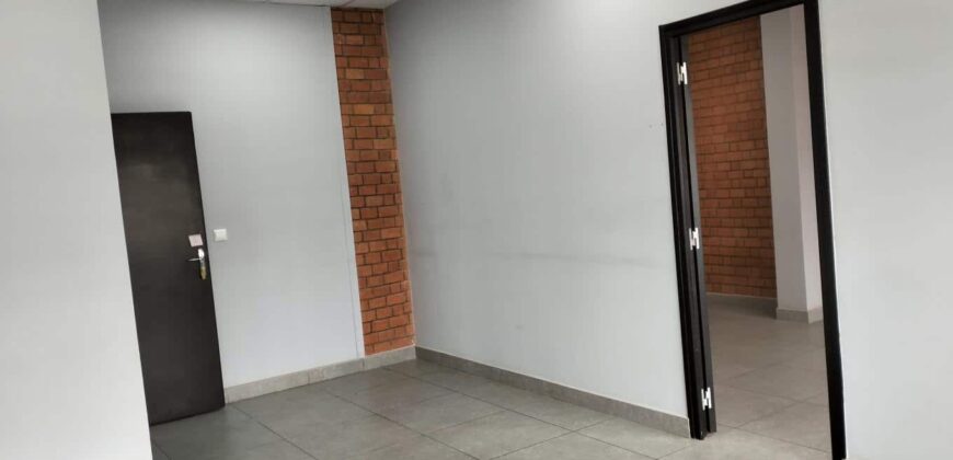 A louer un local professionnel de 251m2 proche de centre ville dans un quartier d’affaires à Ankorondrano