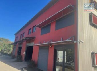 À louer entrepôt fonctionnel de 277 m2 situé dans la zone artisanale Les Sables d’or Etang salé