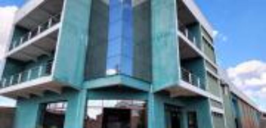 À vendre : Propriété avec dépôt de 600 m² et bureaux sur un terrain de 2 500 m² à Ambohidratrimo