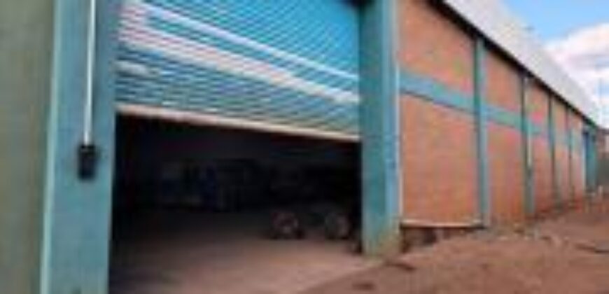 À vendre : Propriété avec dépôt de 600 m² et bureaux sur un terrain de 2 500 m² à Ambohidratrimo