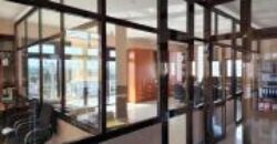 À vendre : Propriété avec dépôt de 600 m² et bureaux sur un terrain de 2 500 m² à Ambohidratrimo