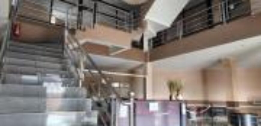 À vendre : Propriété avec dépôt de 600 m² et bureaux sur un terrain de 2 500 m² à Ambohidratrimo