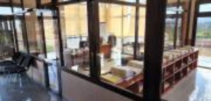 À vendre : Propriété avec dépôt de 600 m² et bureaux sur un terrain de 2 500 m² à Ambohidratrimo