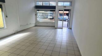 A louer grand local commercial/professionnel d’environ 80m2 au centre ville de Sainte Marie