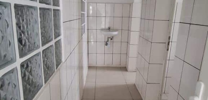 A louer deux bureaux de 150,80 m² chacun situés au 3e étage d’un immeuble professionnel à Ambolokandrina