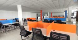 A louer un spacieux local commercial ou professionnel de 1500m2 avec parking à Anosizato