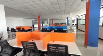A louer un spacieux local commercial ou professionnel de 1500m2 avec parking à Anosizato