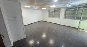 À louer un local professionnelle ou commercial de 66 m2 situé proche du centre-ville du Tampon
