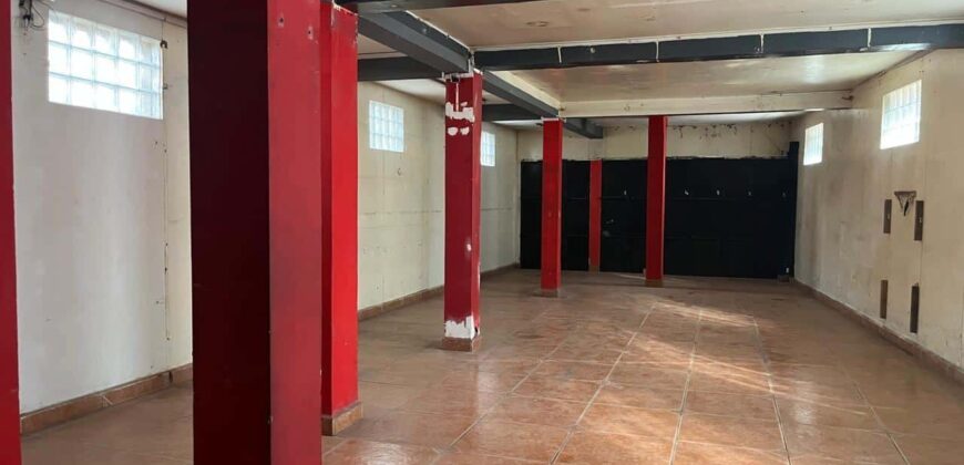 A louer un local commercial de 100m2 sur 3 niveaux à Andranonahoatra Itaosy