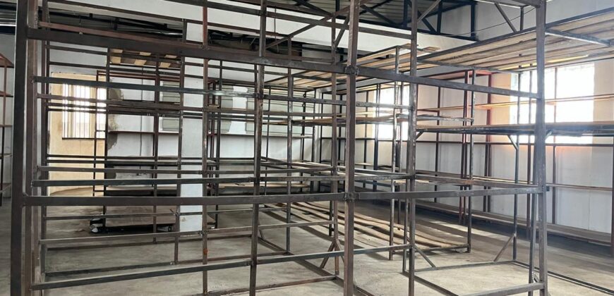 A louer un local commercial de 100m2 sur 3 niveaux à Andranonahoatra Itaosy