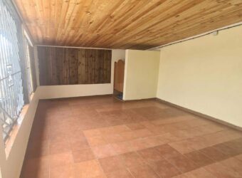 A louer un local commercial de 50m2 situé dans le secteur Cambuston à Saint André