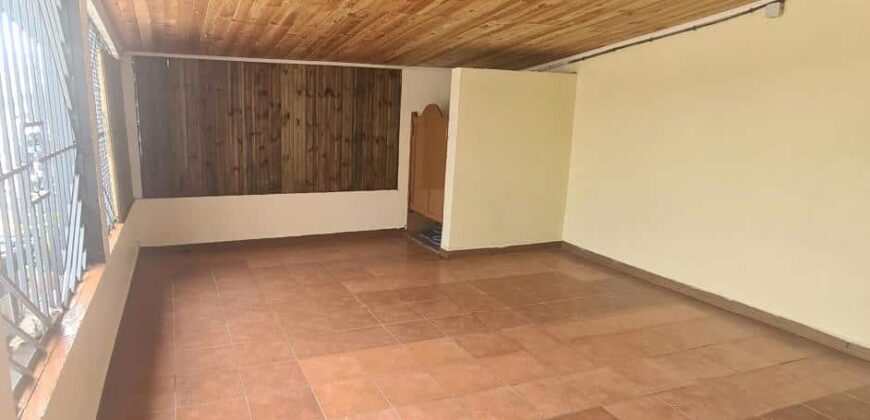 A louer un local commercial de 50m2 situé dans le secteur Cambuston à Saint André