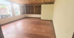 A louer un local commercial de 50m2 situé dans le secteur Cambuston à Saint André
