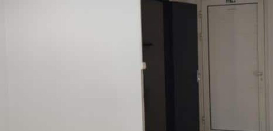 A louer un local commercial de 33m2 avec parking à la Grande Montée- Sainte Marie
