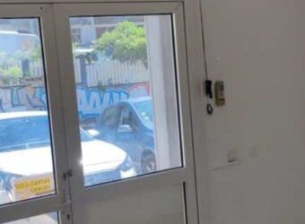 A louer un local commercial de 33m2 avec parking à la Grande Montée- Sainte Marie