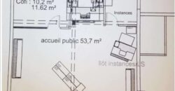 A louer un local commercial de 110m2 proche des commerces à la Grande Montée