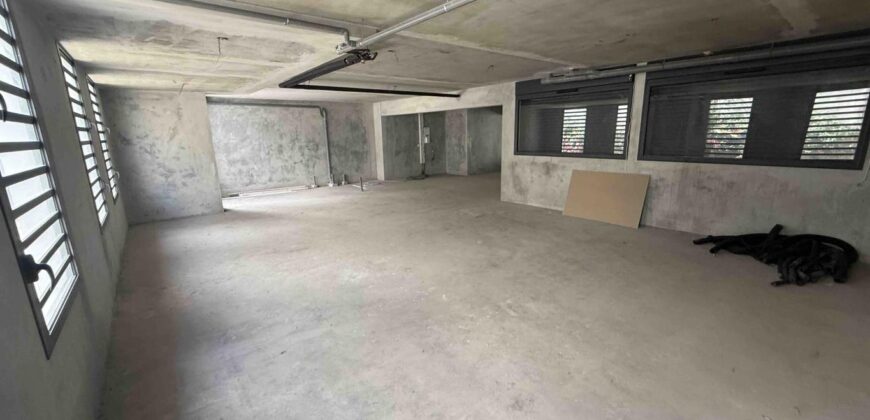 A vendre un local professionnel de 97m2 situé dans une résidence de standing à Saint Denis