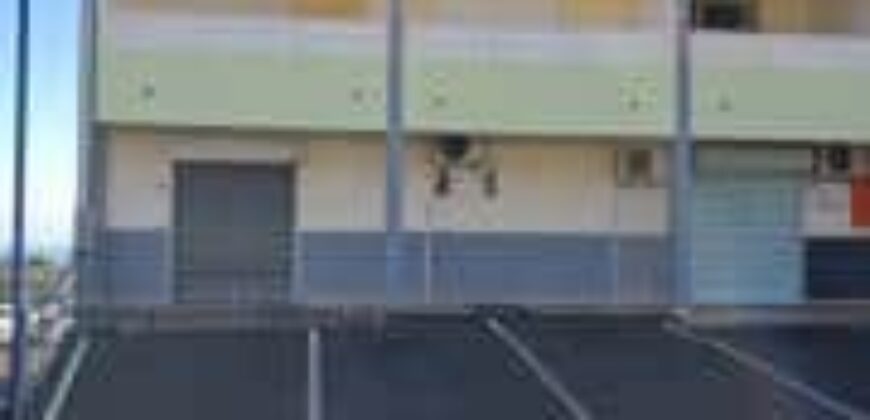 A louer un local commercial de 110m2 proche des commerces à la Grande Montée