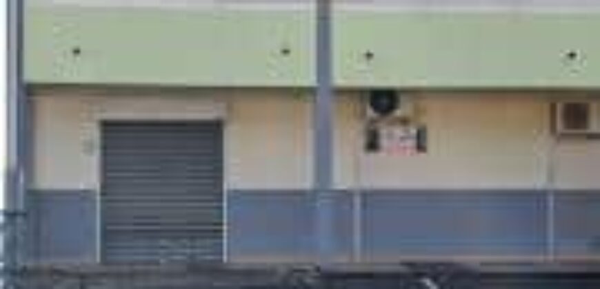 A louer un local commercial de 110m2 proche des commerces à la Grande Montée